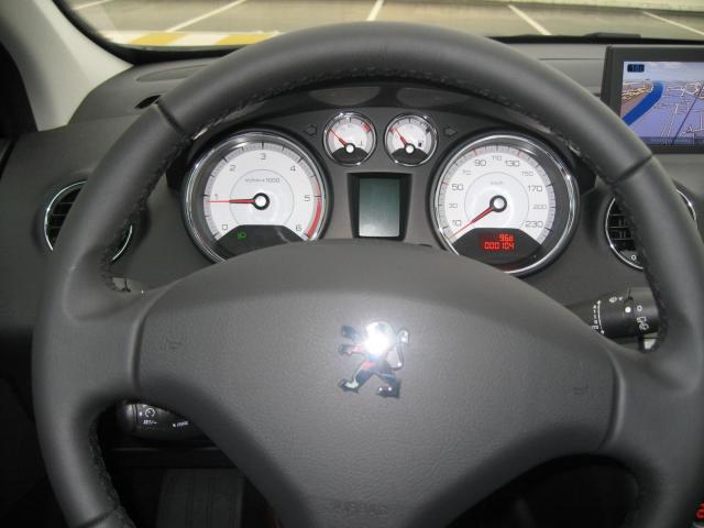 http://www.forum-peugeot.com/Forum/mesimages/17692/308 compteurs.jpg